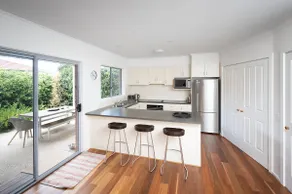 Comfortable, clean and close to everything - Image 2