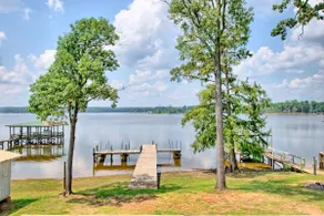 Lakefront Home- Dock, Fishing - No Airbnb FEES - Image 2