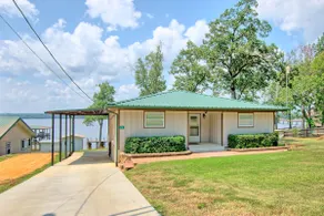 Lakefront Home- Dock, Fishing - No Airbnb FEES - Image 3