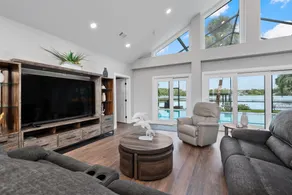 Spacious Lake Tarpon Getaway - Image 4