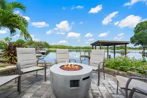 Spacious Lake Tarpon Getaway - Image 3