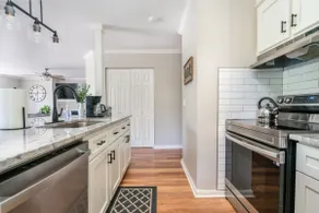 Charming Upstairs Apt Irmo 3BR - Image 4