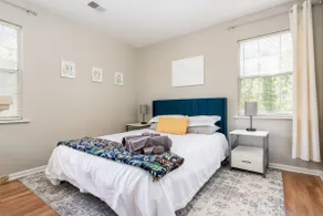 Charming Upstairs Apt Irmo 3BR - Image 2