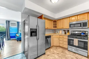 Charming 2BR near light rail - Image 3