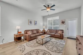 Amazing New Luxury home*Near Hospitals*4Bdrm/3Bath - Image 3
