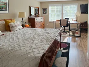 Scenic 4BR Home • 3 Baths • 2 Kitchens • + Parking - Image 3