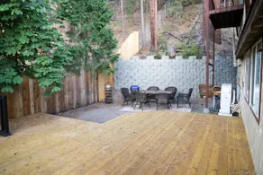 European-style lake hous - Image 5