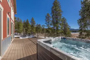Luxurious Home with Hot Tub, Near Casinos & Skiing - Image 3