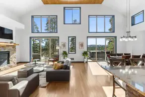Luxurious Home with Hot Tub, Near Casinos & Skiing - Image 2