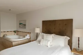 4 Bed Beach Condo w/ Lock Off Suites & Hot Tub - Image 4