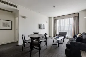 Serene Pool Oasis 1BR Near MCG & Rod Laver Arena - Image 3