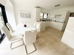 Top Floor Sandbanks Apartment with Free Parking just minutes from the Beach and Bars - Image 4