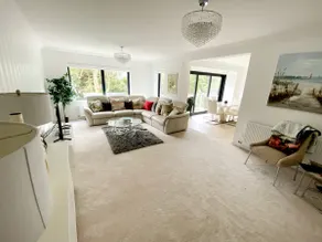 Top Floor Sandbanks Apartment with Free Parking just minutes from the Beach and Bars - Image 5