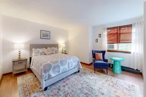 Top-Floor Quiet Clean Apartment - Image 4