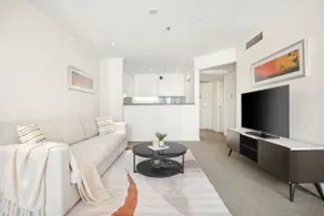 Breathtaking Harbour Bridge Views in Prime Locale! - Image 2