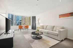 Breathtaking Harbour Bridge Views in Prime Locale! - Image 3