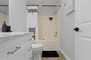 Cozy living Near Grand Park - Image 5