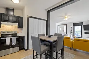 Cozy living Near Grand Park - Image 3
