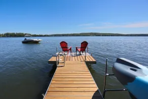 Serene Lakeside Retreat - Image 3