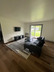 Cozy 1 Bedroom Apartment with King Bed & Patio Nea - Image 3