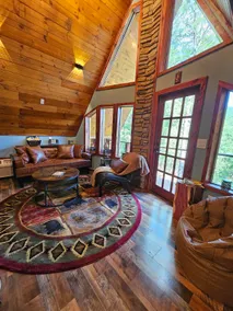 Mountain Breeze Chalet - Image 2