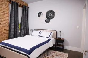 Modern Fulton Market 2BR | west loop+ Free Parking - Image 4