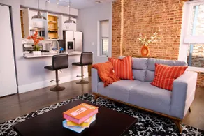Perfect spot, 2 BD, Free parking, Fulton Market - Image 2
