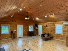 The Saloon, cabin retreat. - Image 5