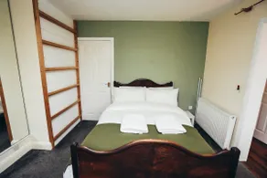 Huge 4 Bed Family Home in Derbyshire with Parking - Image 2