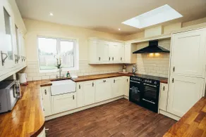 Huge 4 Bed Family Home in Derbyshire with Parking - Image 3