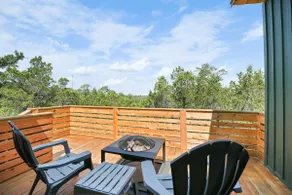 The Treescape cabin *Hot tub, fire pit, deck! - Image 3