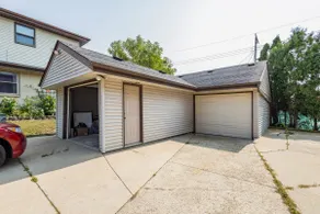 Spacious 3BR, Sleep 8, King bed, Parking, Fst WiFi - Image 5