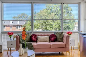 Stylish & Modern Near Downtown, Metro, Smithsonian - Image 2
