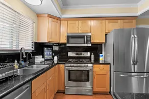 Modern and Elegant 4Br house I Near Parks and BART - Image 2