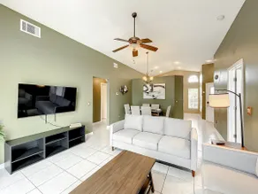 Lakefront Pool Retreat | 10 Min to MCO - Image 4