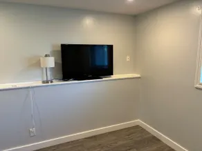Apartment near Jordan Landing - Image 5