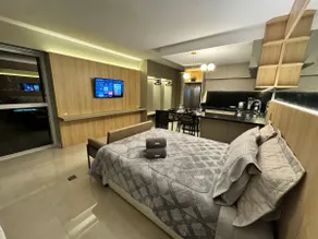 Sophisticated Design Loft Near the U.S. Consulate - Image 2