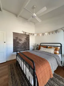 Grape Farm Cottage with picturesque vineyard views - Image 2