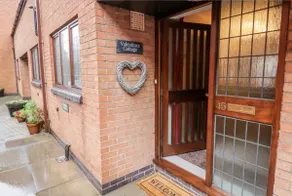 Valentines Cottage Very Central Location! - Image 2