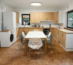 9 min Subway to Center - 1400 sq ft - 4BR - 2BA - Image 2