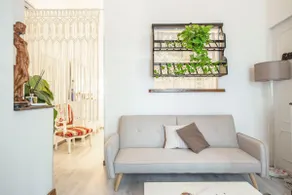 Charming House with Terrace - Free Parking - Image 4