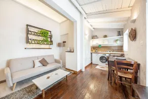 Charming House with Terrace - Free Parking - Image 2