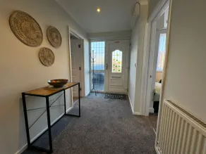 Stratton House, Sleeps 13, 6 bedrooms, Parking, Long Stay Disc - Image 2