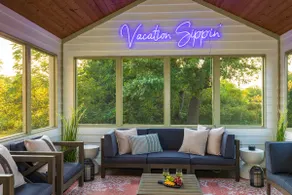 Luxury Stay- Sauna, Hot Tub, Fire Pit, Arcade! - Image 3