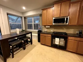 spacious, cozy modern home - Image 2