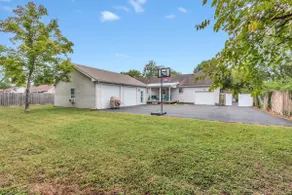 Clean 3BR · Quiet Block · Backyard with Hoop - Image 4