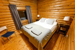 Large cabin by the waterfront - Image 4