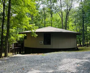 Round 70s cabin-pickleball, golf, gym, pools - Image 4