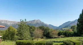 Country House: Infinite Garden & Mountain Views - Image 4