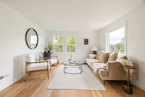 Contemporary Camas Retreat - Image 4